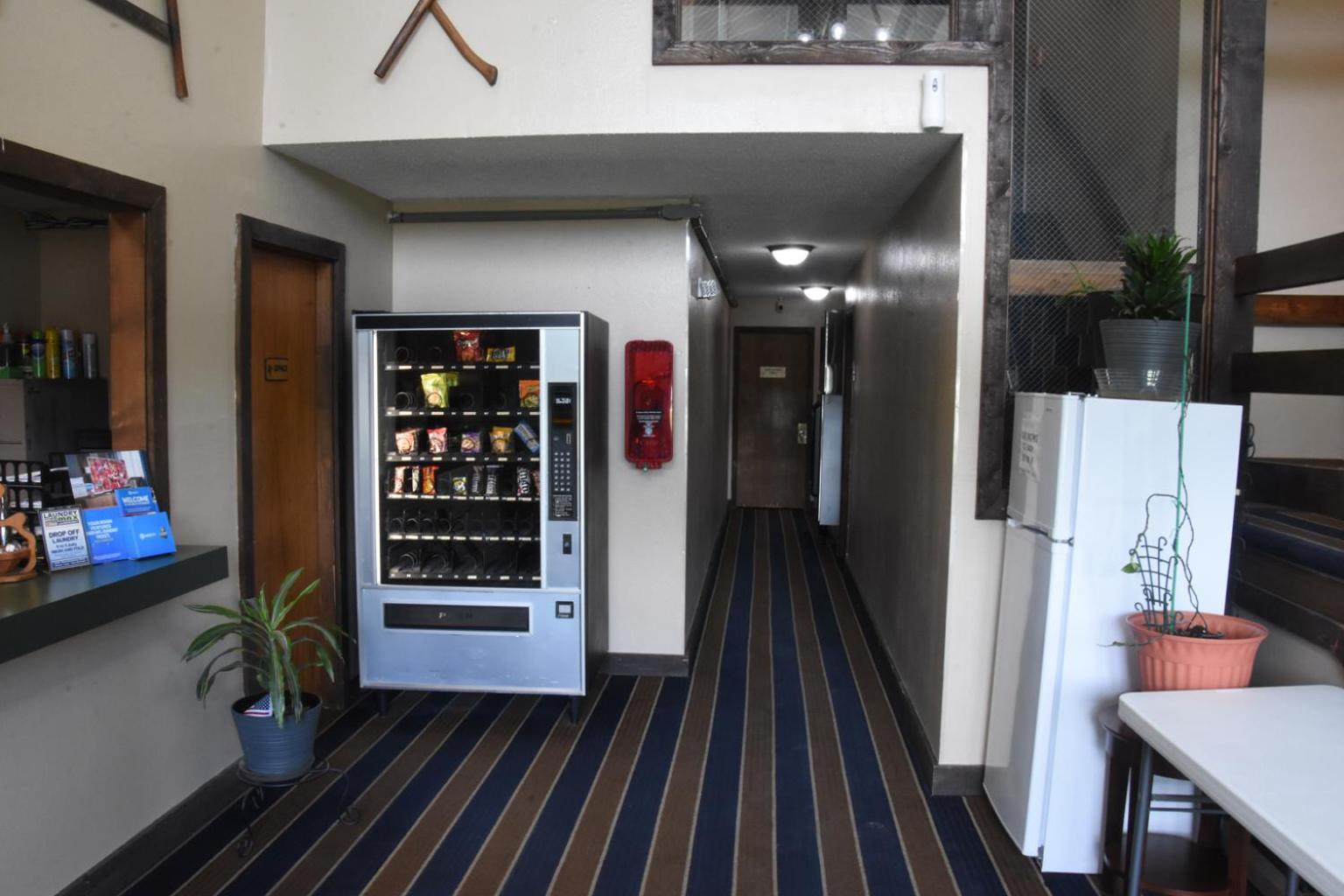 Timber Motel Clinton Экстерьер фото